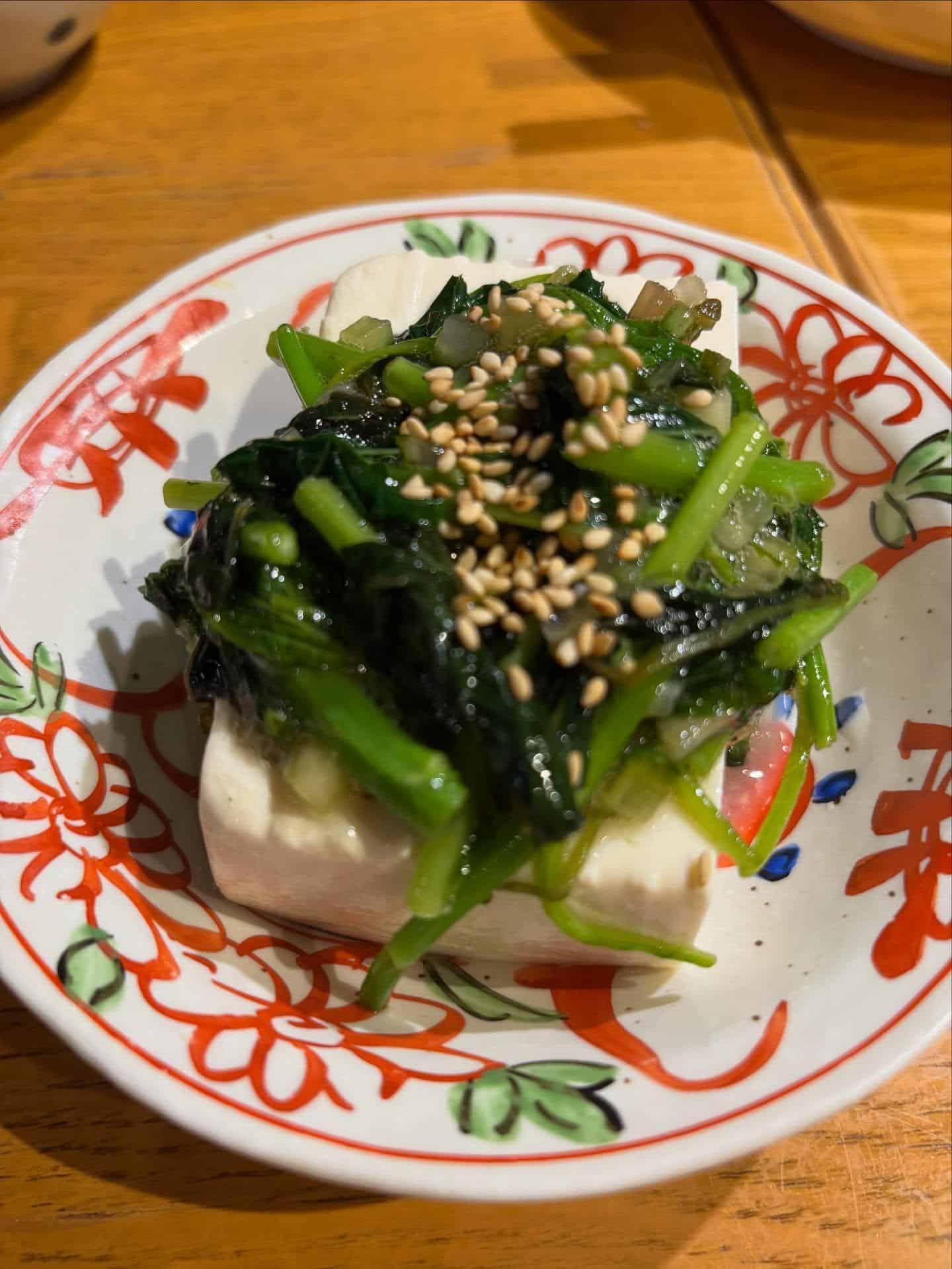 人気おばんざいメニュー【山形出汁とモロヘイヤの冷奴】@品川日本酒/品川飲み放題